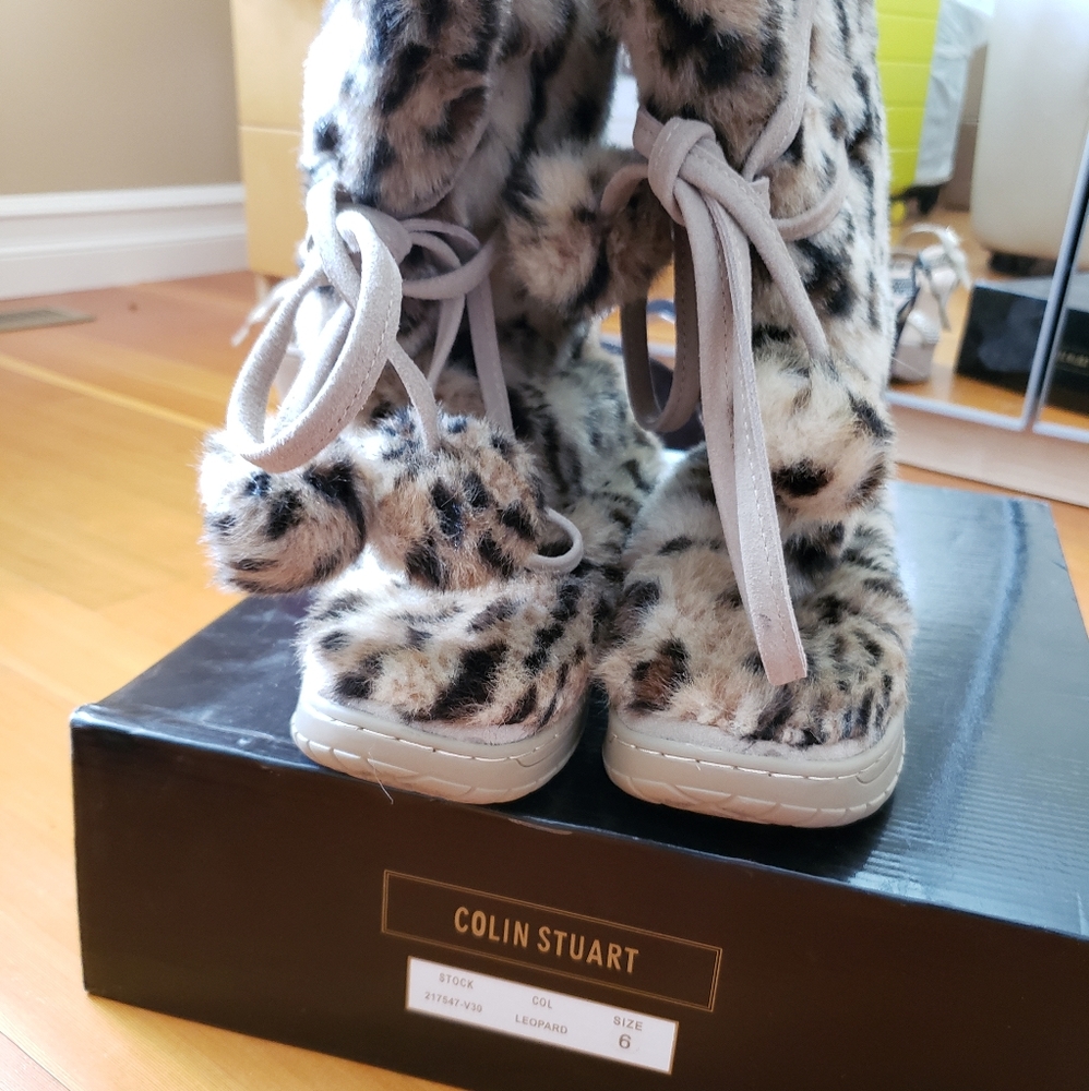 Colin Stuart Leopard Furry Pom Pom Boots sz 6